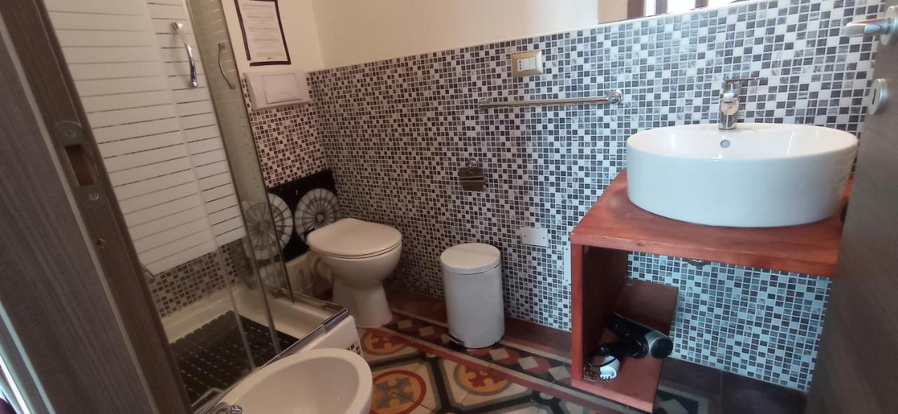 كالياري Onlyrooms III - Piazza Jenne المظهر الخارجي الصورة